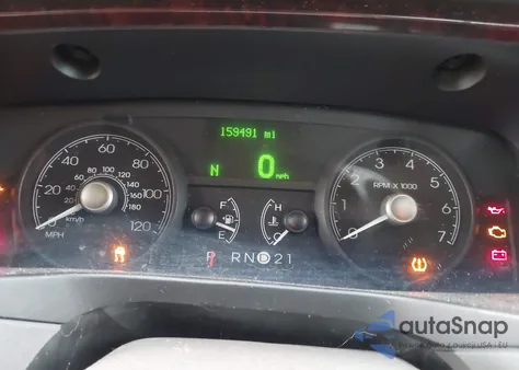 2011 Lincoln Town Car Signature Limited z USA, uszkodzony, nr VIN 2LNBL8CV8BX750512